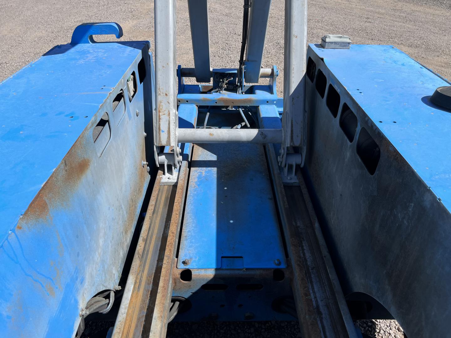 ./imagenes/INVOICE/2019/17079/ASCENSOR TIPO TIJERA GENIE GS-3268RT (47).JPG